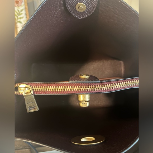 COACH Willow Soft Slouchy Bucket Bag Black NWT 2 detachable adjustable straps. - Picture 7 of 9